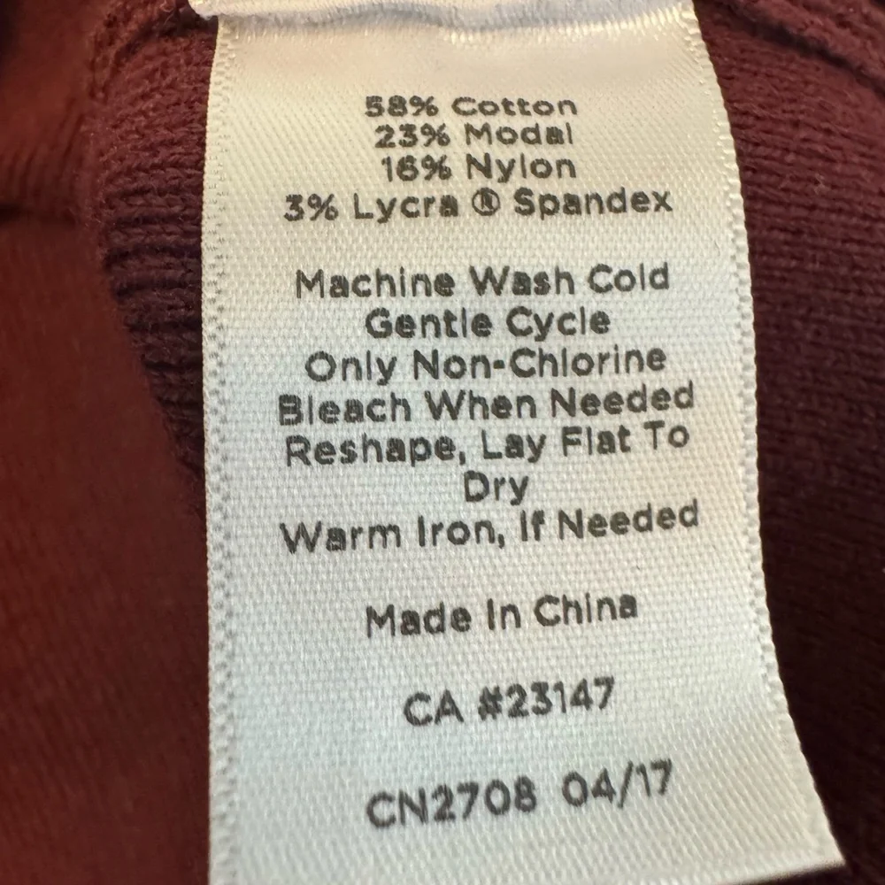 Scalloped V-Neck Top - Burgundy - Picture 4 of 4